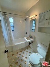 2103 Oak St in Santa Monica, CA - Building Photo - Building Photo