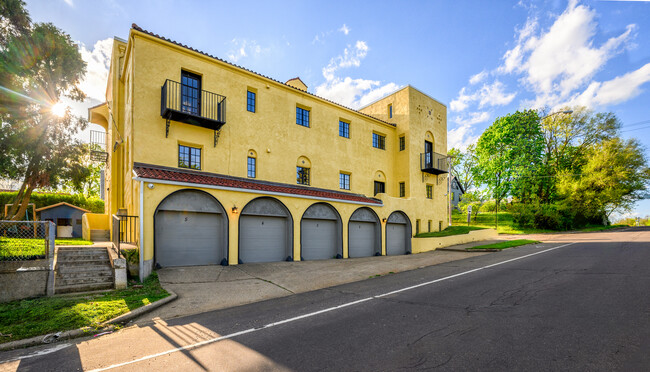 Spanish Apartments in Canton, OH - Foto de edificio - Building Photo