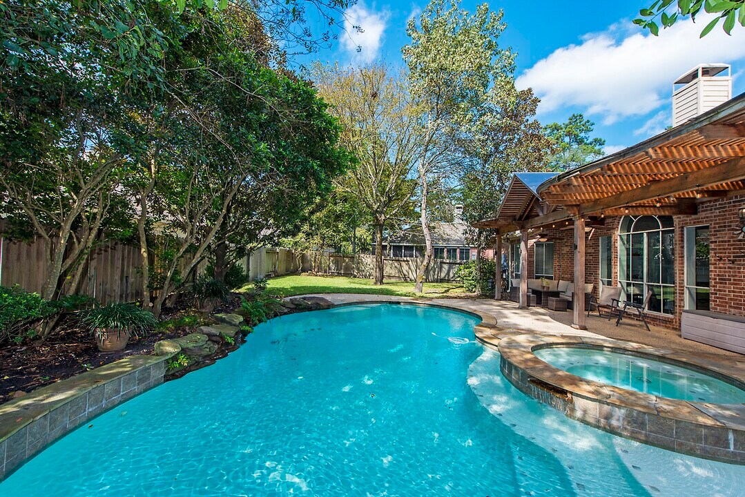 11 Crested Point Pl in Spring, TX - Building Photo