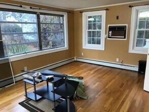 49 Hackensack Rd, Unit 1 in Chestnut Hill, MA - Building Photo - Building Photo