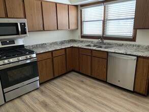 4687 3rd St NE in Fridley, MN - Foto de edificio - Building Photo