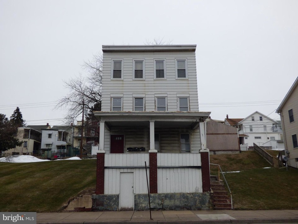 621 N Front St in Steelton, PA - Building Photo