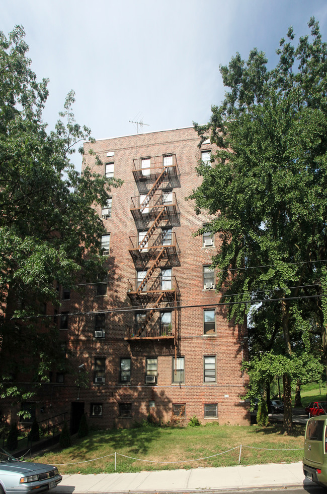 8620 Park Lane South in Ridgewood, NY - Building Photo - Building Photo