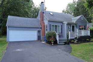 4335 E Lake Rd in Erie, PA - Building Photo