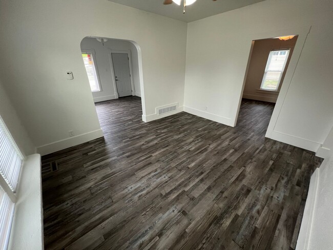 property at 2004 Tama St