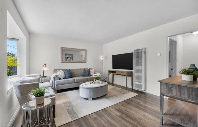 629 N Marlborough Ave in Inglewood, CA - Building Photo - Building Photo