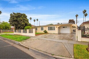 430 E 184th St in Carson, CA - Building Photo