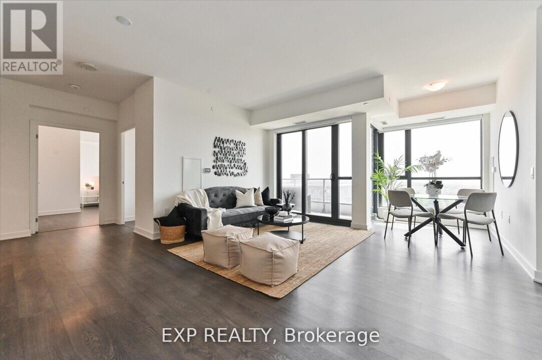 120-120 Eagle Rock Way in Vaughan, ON - Building Photo