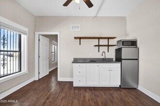 5753 W Glendale Ave in Glendale, AZ - Building Photo - Building Photo