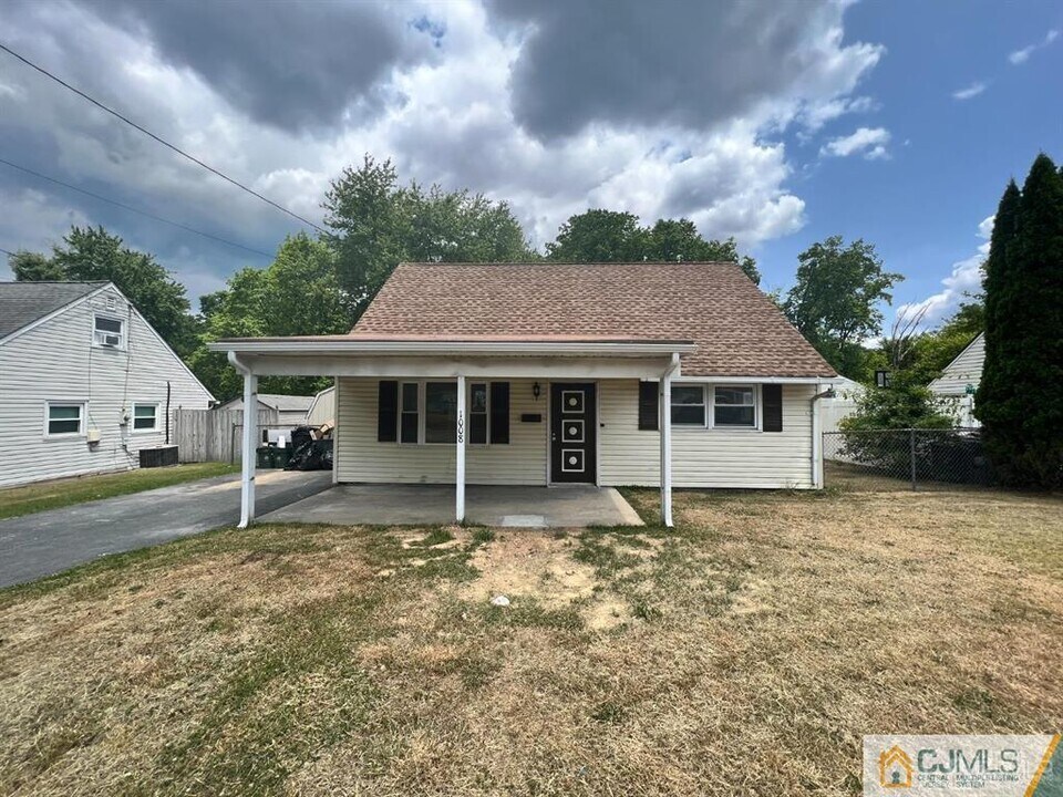 1008 Terrace Blvd in Ewing Township, NJ - Building Photo