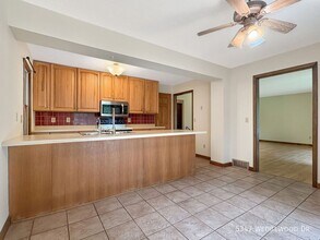 5347 Wedgewood Dr in Shorewood, MN - Building Photo - Building Photo