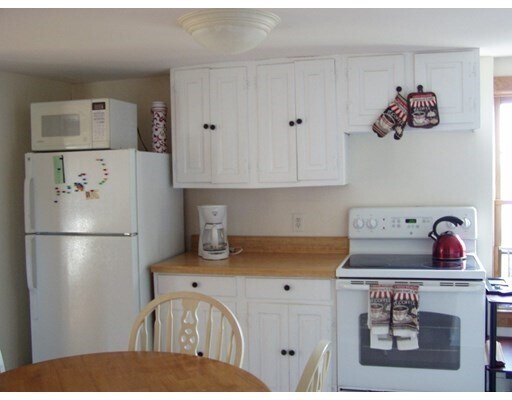 30 Golden Hill St-Unit -3 in Newport, RI - Building Photo - Building Photo