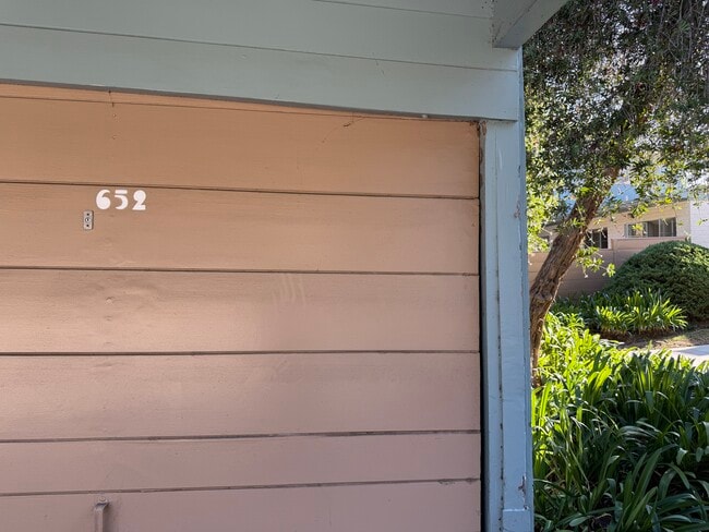 5183 Village Grn, Unit 5183 in Los Angeles, CA - Foto de edificio - Building Photo