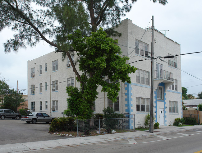 Little Havanna in Miami, FL - Foto de edificio - Building Photo