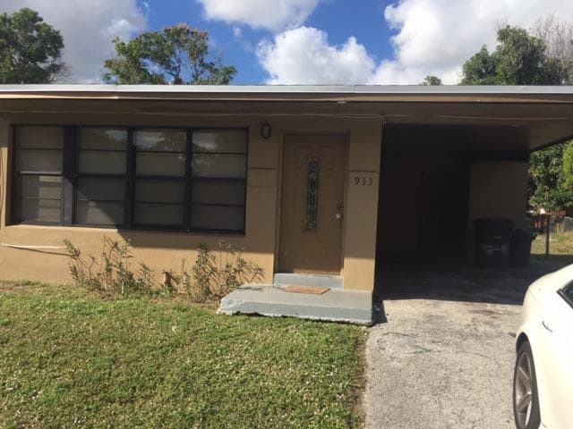 property at 933 N Australian Ave