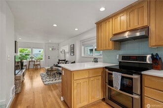 8454 25th Ave SW in Seattle, WA - Foto de edificio - Building Photo