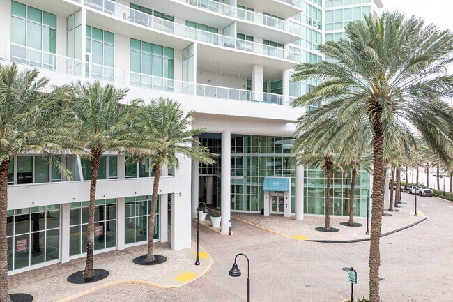 The Plaza at Oceanside in Pompano Beach, FL - Building Photo - Building Photo