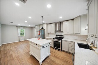 13373 Southshore Dr in Conroe, TX - Building Photo - Building Photo