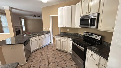 1745 Collines Ave in Atlanta, GA - Building Photo - Building Photo