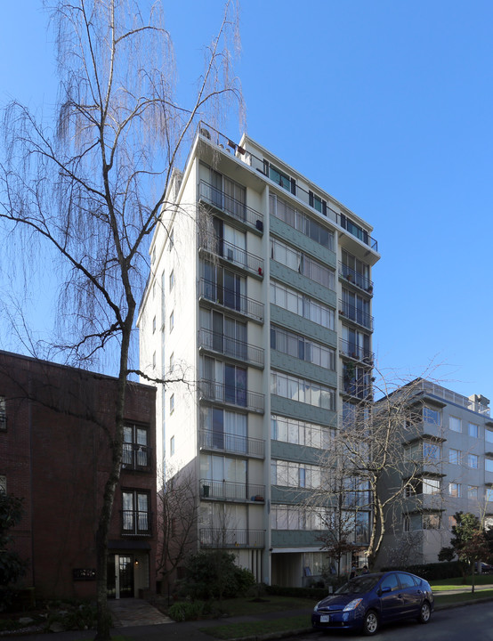 Lagoon Villa in Vancouver, BC - Building Photo