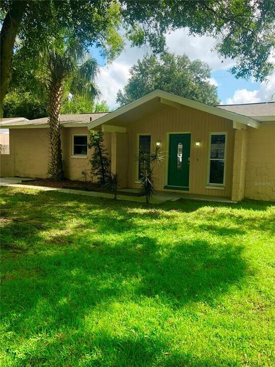 3220 Deerfield Dr in Tampa, FL - Building Photo