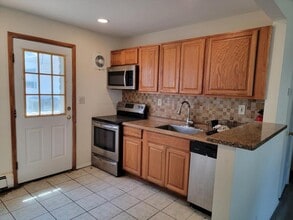 85 Homes Park Ave in Woodbridge Township, NJ - Building Photo - Building Photo