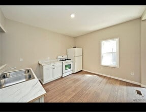 275 Genesee St in Lockport, NY - Building Photo - Building Photo