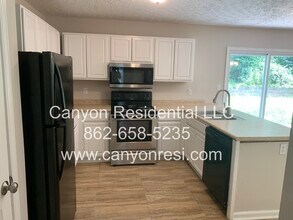 220 Splitwood Ln in Fairburn, GA - Building Photo - Building Photo