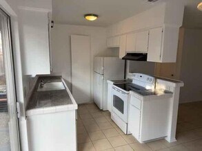 3409 Dolphin Dr in Austin, TX - Building Photo - Building Photo