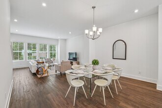 Henley Avondale in Avondale Estates, GA - Foto de edificio - Building Photo