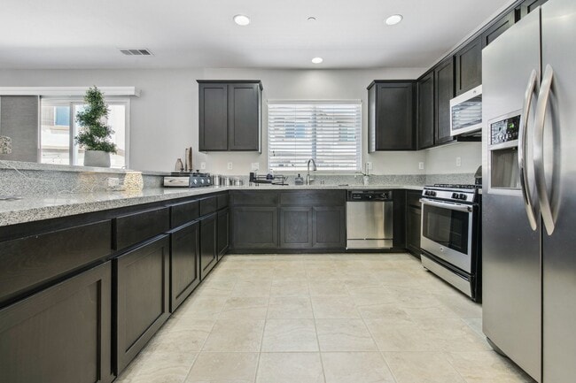 6958 Stanza Ct in Fontana, CA - Building Photo - Building Photo