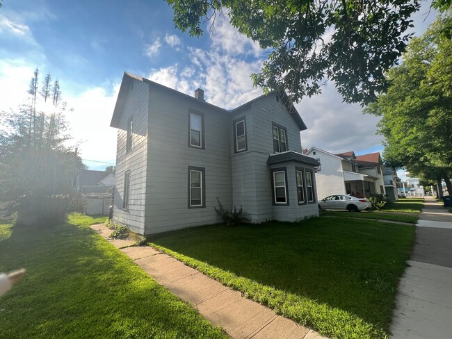 property at 622 S 3rd Ave