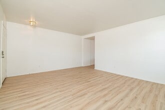 7401 S 30th Ave in Phoenix, AZ - Foto de edificio - Building Photo