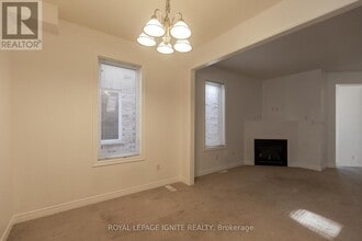 5402 Bellaggio Crescent in Mississauga, ON - Building Photo - Building Photo