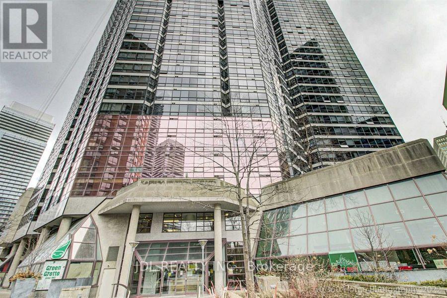 1001-1001 Bay St. in Toronto, ON - Building Photo