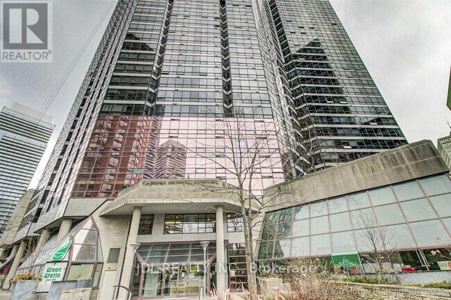 property at 1001-1001 Bay St.