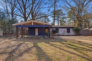 1206 Arlington St in Clinton, MS - Building Photo