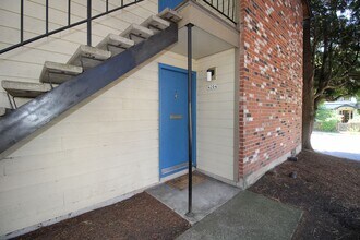 4232-4232 SE Cesar Estrada Chavez Blvd in Portland, OR - Building Photo - Building Photo