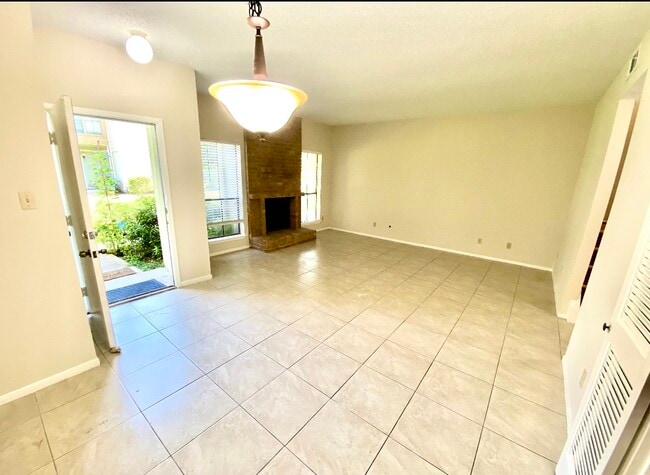 8323 Wednesbury Ln in Houston, TX - Building Photo - Building Photo