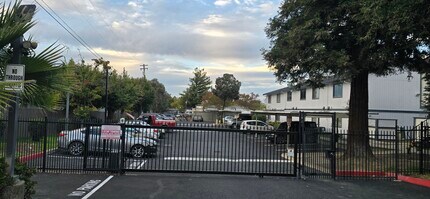 Glencole Apartments in North Highlands, CA - Building Photo - Building Photo