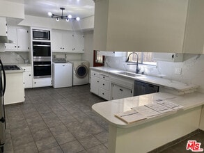 1241 17th St in Santa Monica, CA - Building Photo - Building Photo