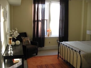 2201 Chestnut St, Unit 302 in Philadelphia, PA - Foto de edificio - Building Photo