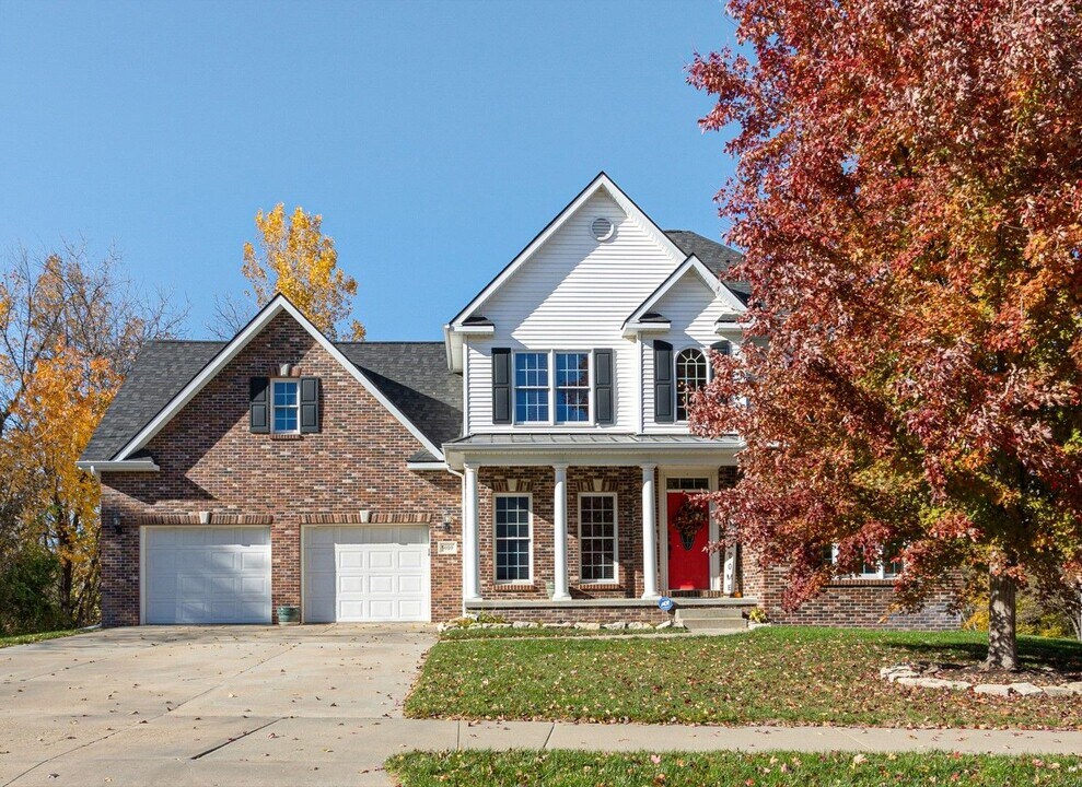 5010 Lake Forest Dr in Bellevue, NE - Building Photo