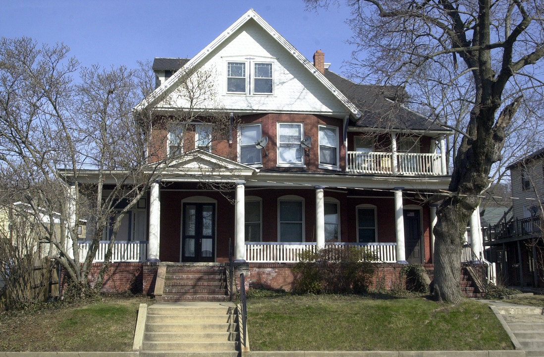 323 E Chestnut St in Coatesville, PA - Building Photo