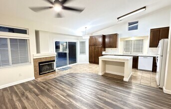 8629 White Rock Dr in Bakersfield, CA - Building Photo - Building Photo