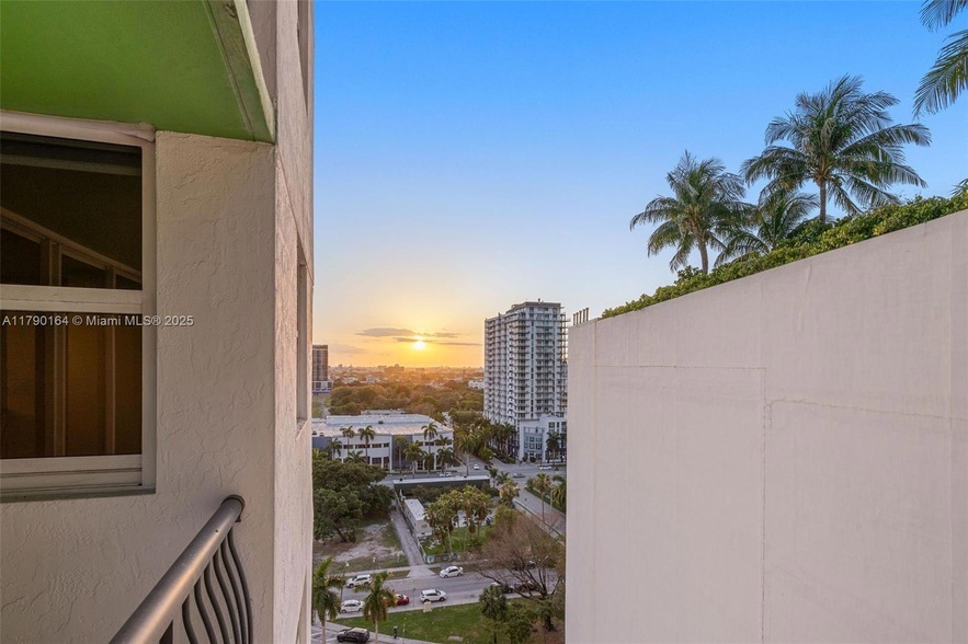 1756 N Bayshore Dr, Unit 23N in Miami, FL - Building Photo