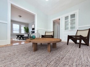 33 Juniper St, Unit 1 in Boston, MA - Foto de edificio - Building Photo