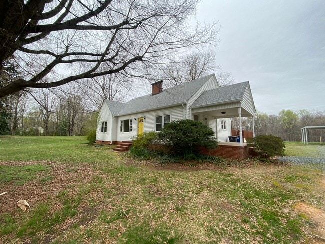 4025 Robinhood Rd in Winston-Salem, NC - Building Photo - Building Photo