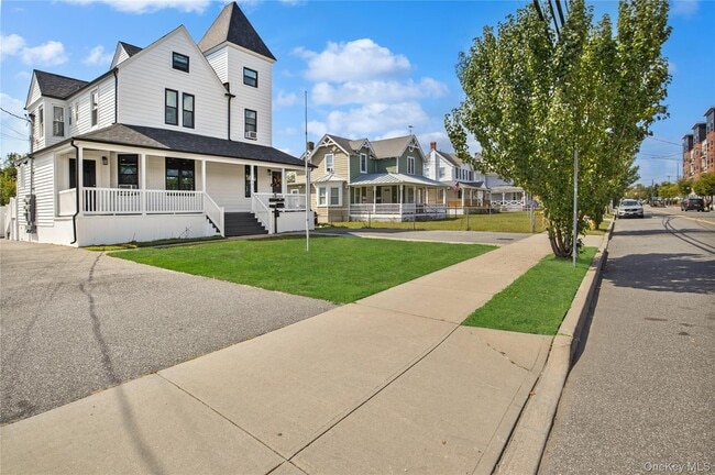 46 Park Ave in Bay Shore, NY - Building Photo - Building Photo