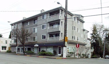 8626 Roosevelt Way NE in Seattle, WA - Building Photo - Building Photo